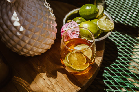 Verre de kombucha au citron